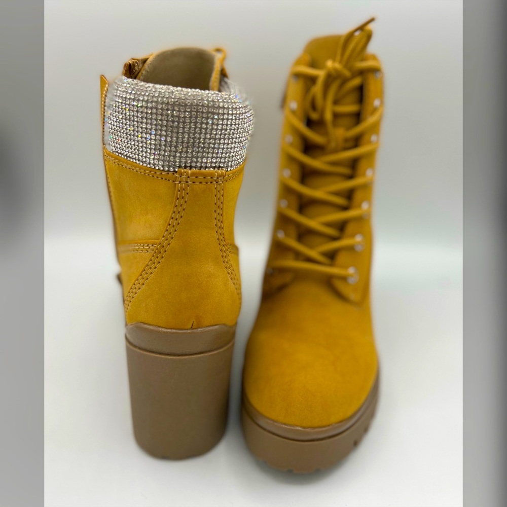 NWT 💙 Boots With Bling